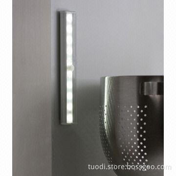 4 x AAA battery-operated PIR sensor light